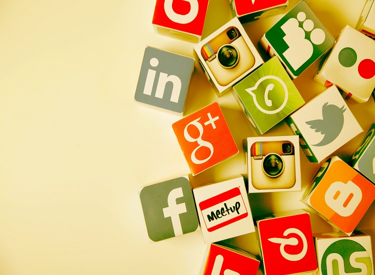Utilizing Social Media to Advertise Websites